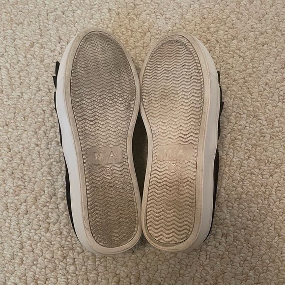 MIA Black Ruffle Platform Shoes - Picture 7 of 7